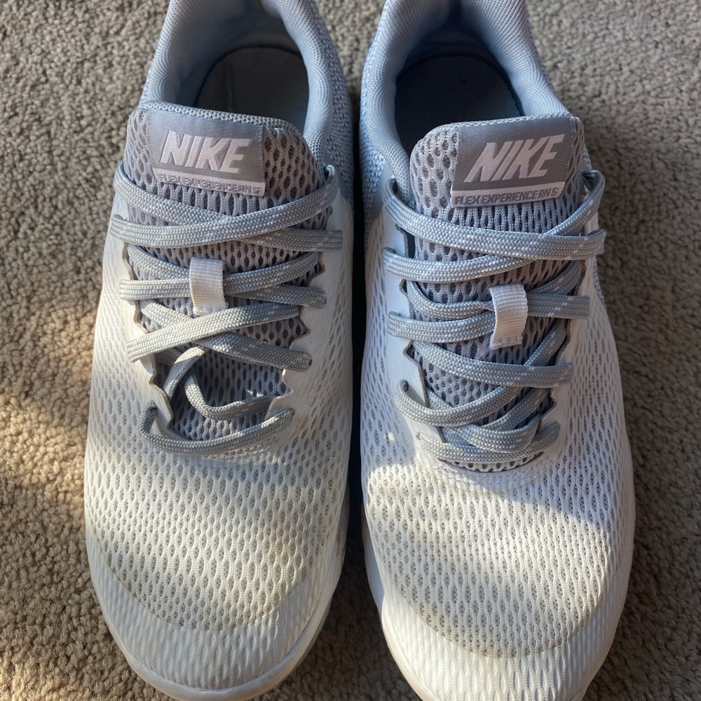 Nike Women's Light Gray and White Athletic Running Sneakers